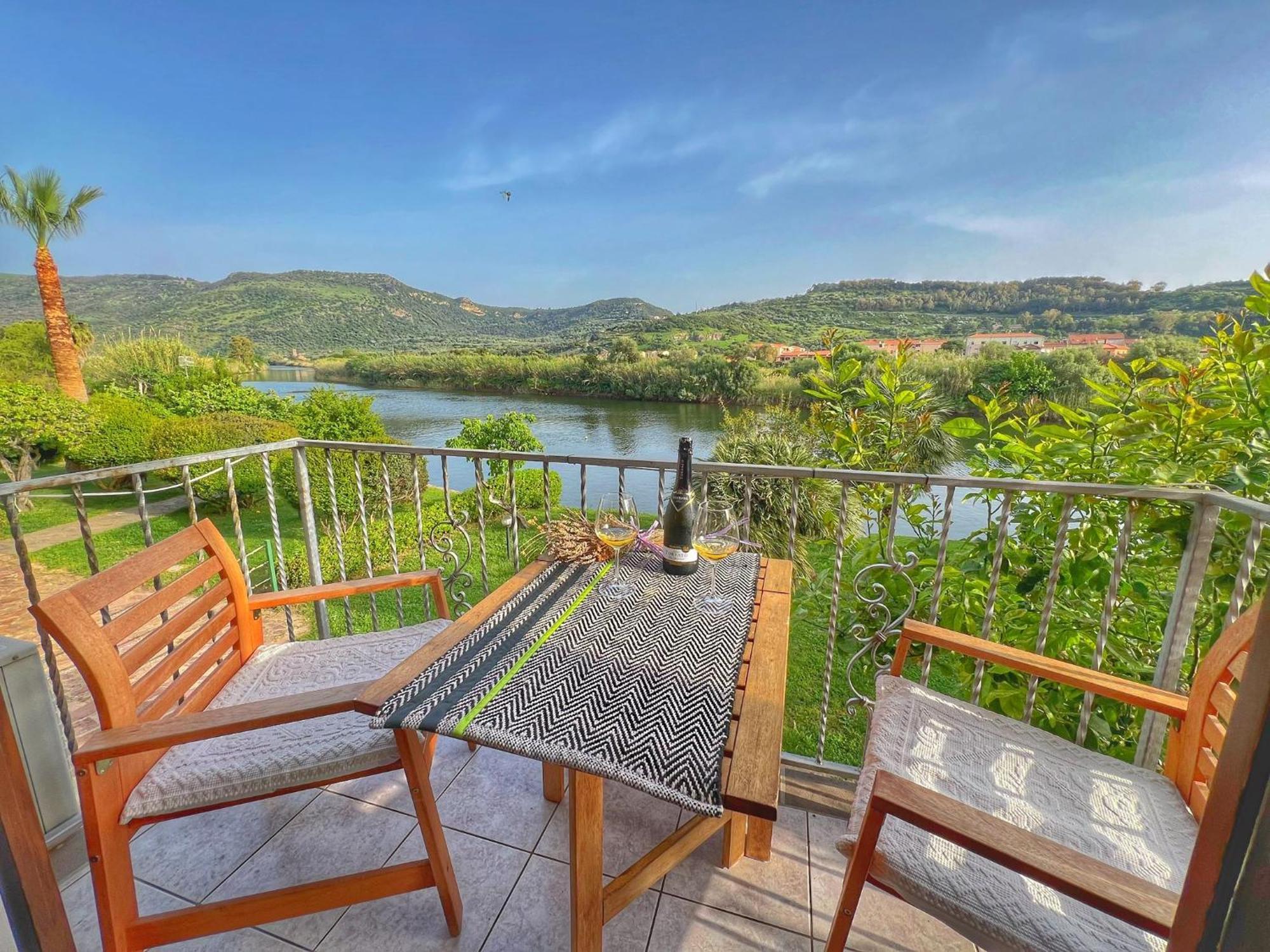 Temo River House Romantic Balcony And Peaceful Retreat In The Heart Of Bosa Exterior foto